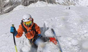 对话首位珠峰滑雪下降的中国人：登顶珠峰是18年的梦想，第二次挑战成功后在营地痛哭